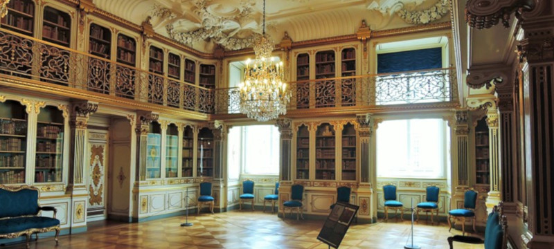 Photo of the library at Christiansborg Palace.