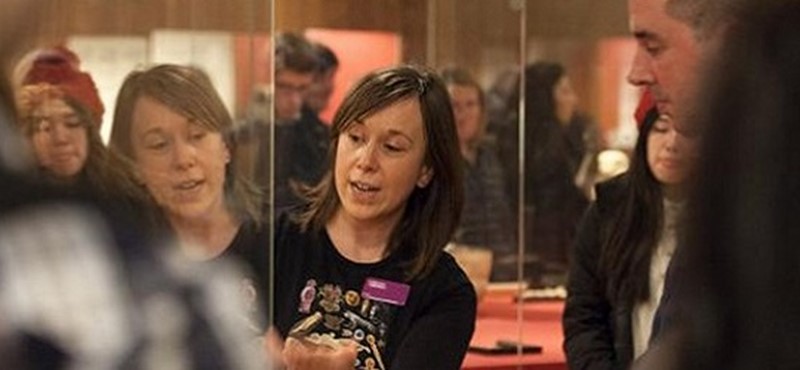 Photo of a tour guide at the Wellcome Collection.