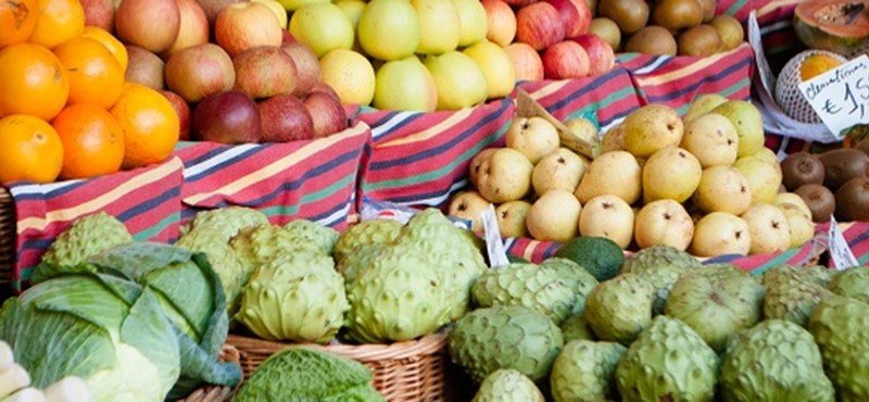 Photo of a fruit and veg stall.