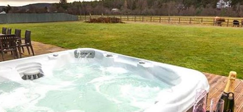 Photo of hot tub at Alltnacriche.
