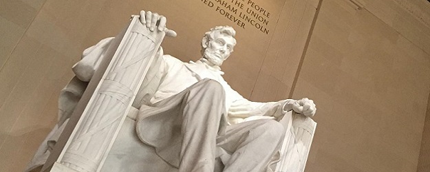 Photo of Lincoln Memorial.