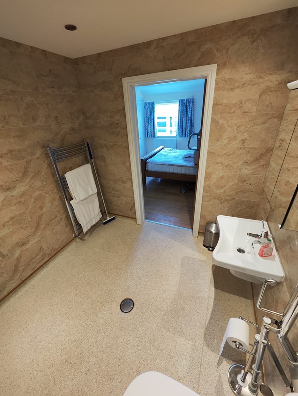 the ensuite bathroom from an angle
