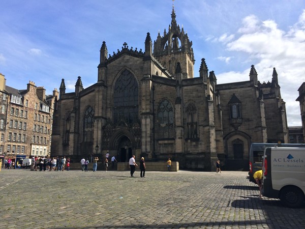Picture of Pop-Up - Parliament Square - Edinburgh  - St. Giles