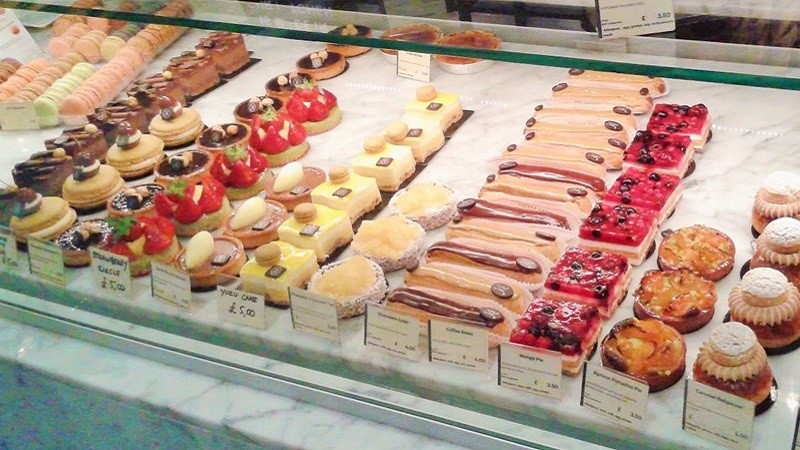 Photo of cakes at Maison Kayser.