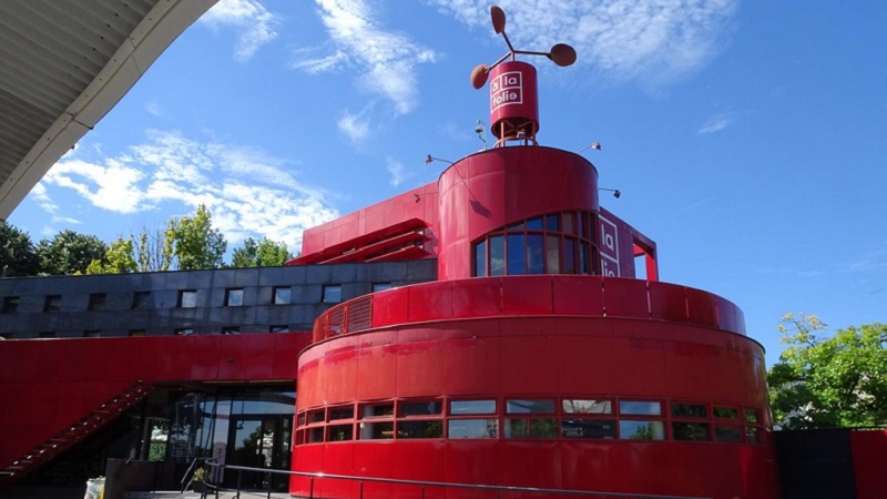 Photo of one of the follies at Parc de la Villette.