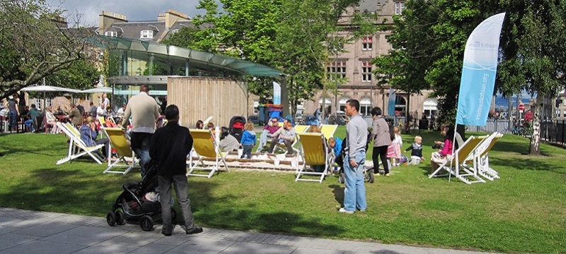Photo of St Andrew Square.