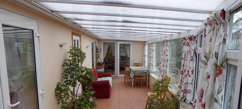 Photo of the conservatory at Mimosa Cottage.