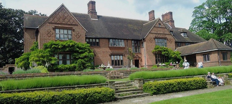 Photo of Goddards House and Garden exterior.