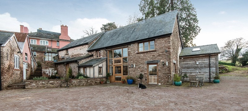 Photo of Thatch Close Cottages exterior.