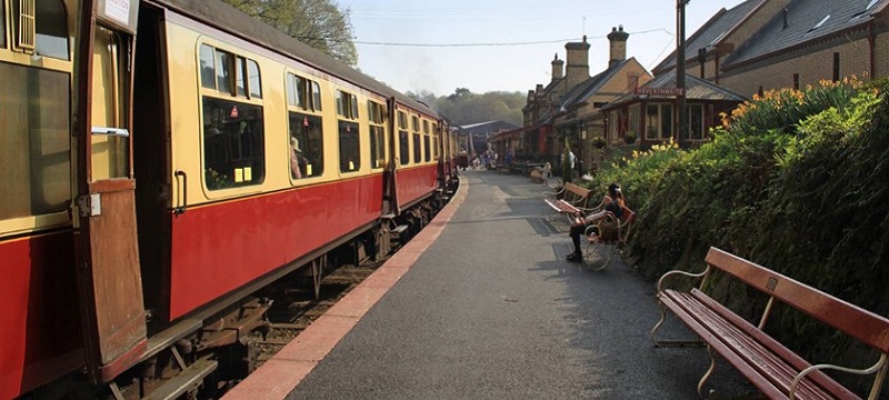 Photo of the platform at Haverthwaite Station.