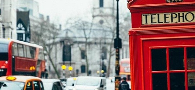 Photo of a red phone box.