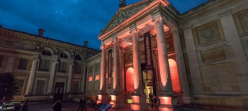 Photo of the Ashmolean Museum.
