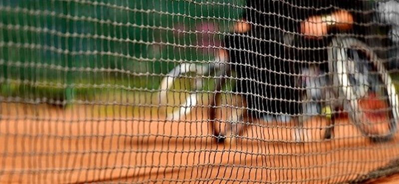 Photo of a wheelchair tennis player.