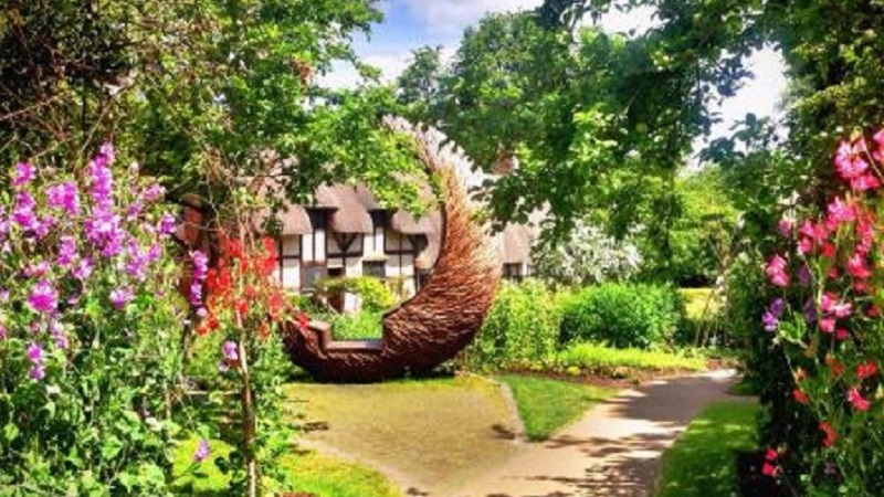 Photo of Anne Hathaway's cottage.