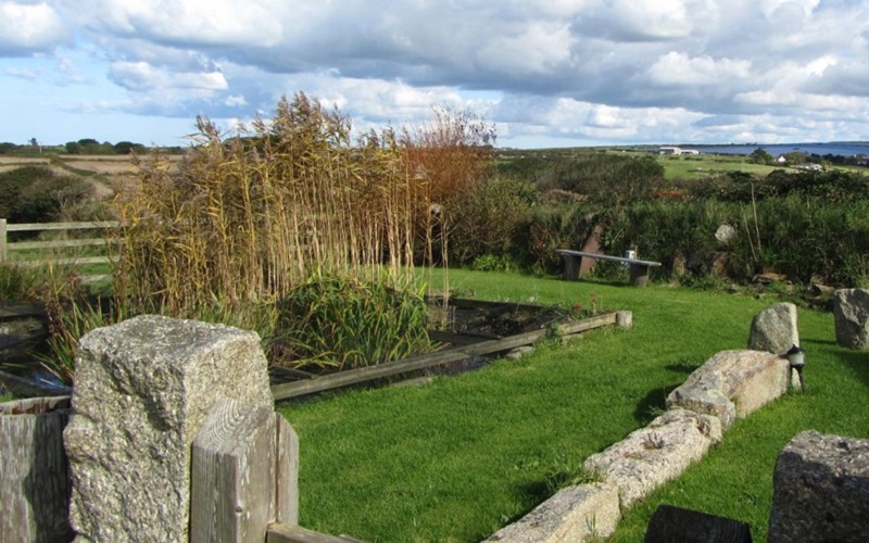Photo of the garden at Ropers Walk Barns.