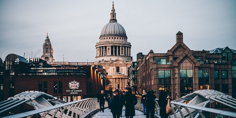 Photo of the Millennium Bridge.