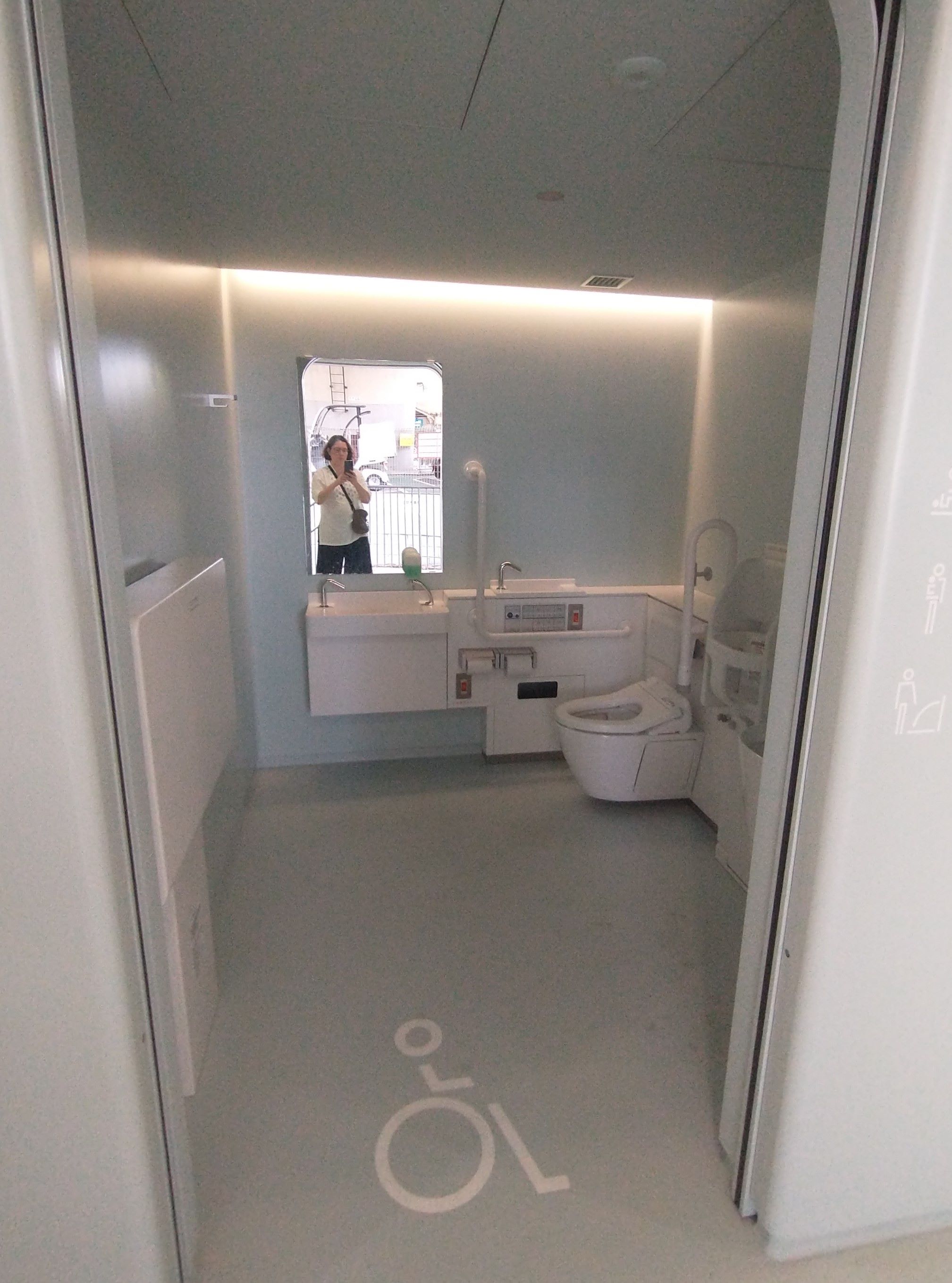 Wheelchair accessible toilet - Urasando - Marc Newson