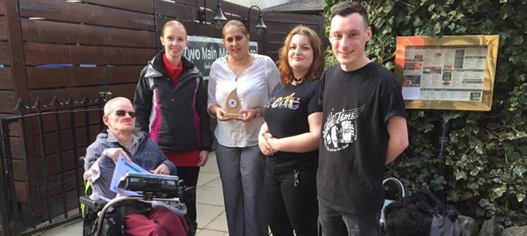 Tams Near Me >> Twa Tams -Pub and Music with Disabled Access - Euan's Guide Tams Near Me >> Twa Tams -Pub and Music with Disabled Access - Euan's Guide