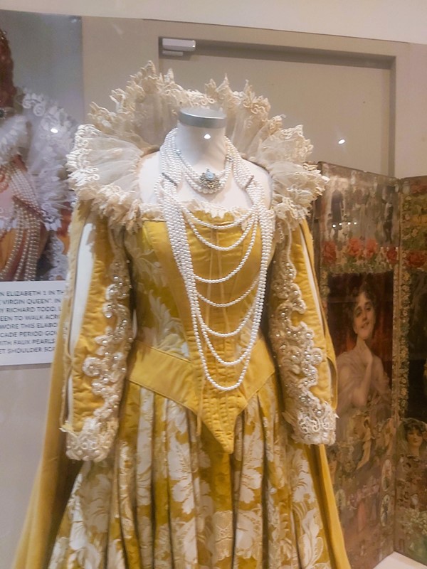 Image of a mannequin with a dress
