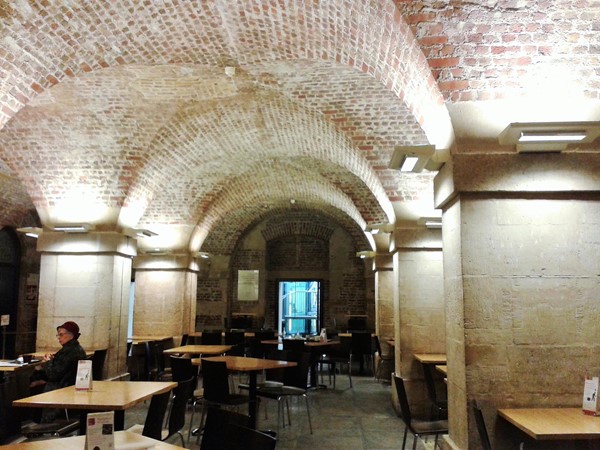 Café in the Crypt
