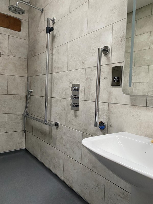 Excellent shower!