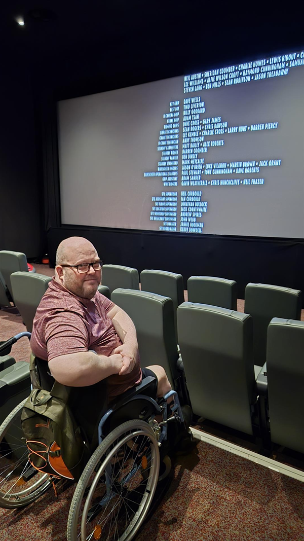 Position of wheelchair spaces in relation to the screen