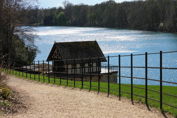Lakeside walk with steep hill with gravel surface.