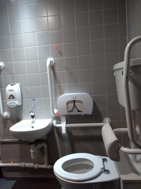 showing the red cord not reaching the floor