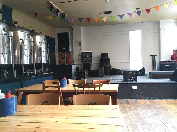 stage and drinks canisters