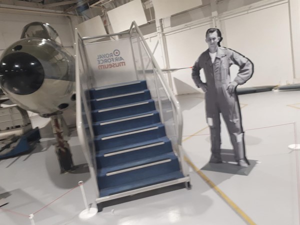 Steps to see plane cockpit