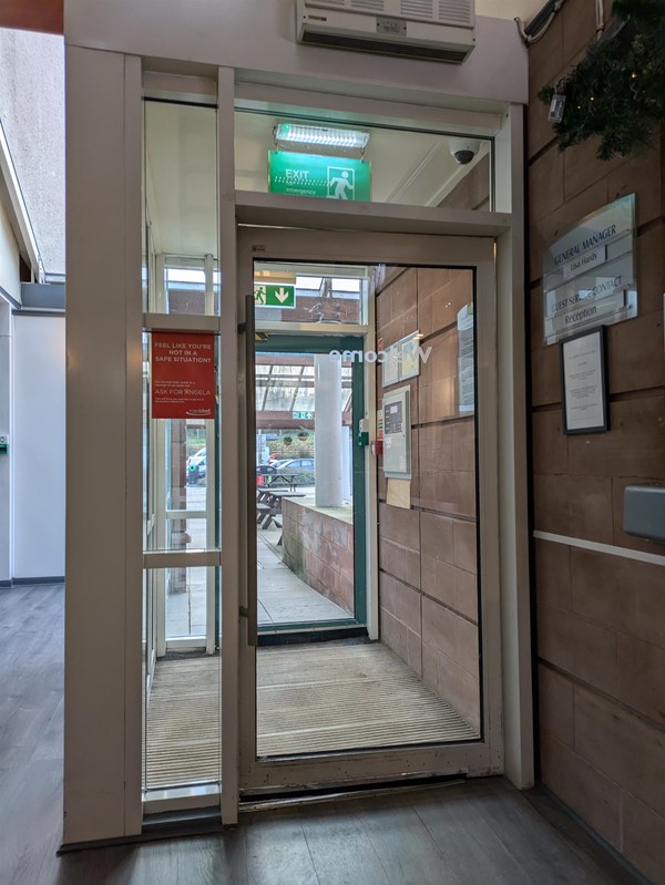 Image of door to Days Inn