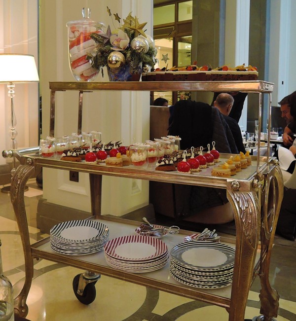 Cake trolley