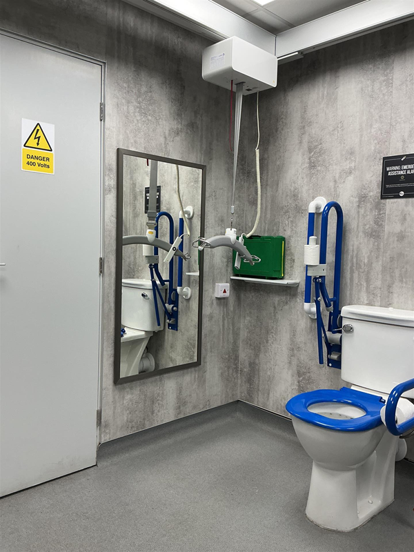 Access to full room by ceiling track hoist