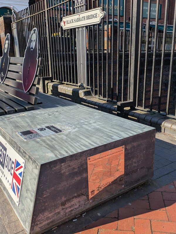 Image of a grey plinth with a QR code.