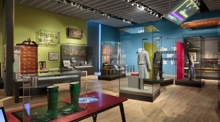 BSL Interpreted Tour: Scottish Design Galleries