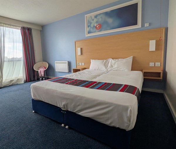Image of the bed from the end of the bed