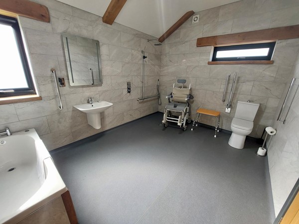 Large wet-room ensuite