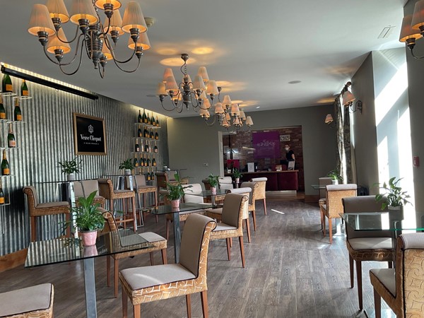 Champaign lounge to partake of afternoon drinks awaits