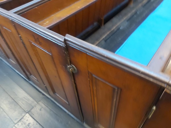 picture of a pew