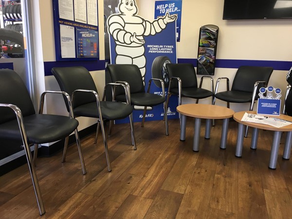 Image of the waiting area at Kwit Fit.
