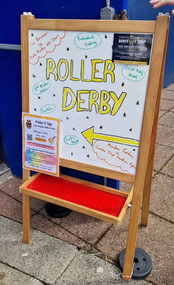 Sign showing way to the roller derby!