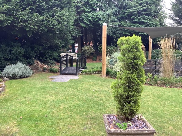 8 landscaped gardens