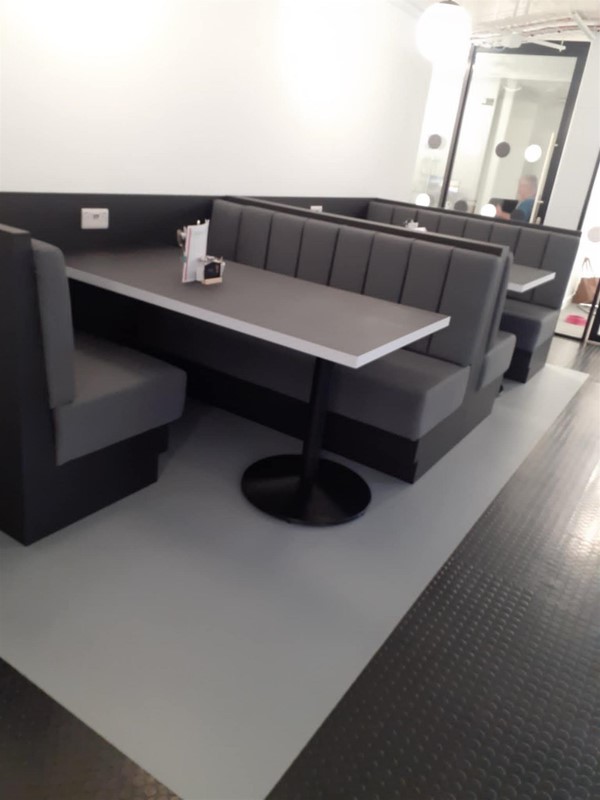 And another group of tables, very comfortable padded seats. In the background is the glass door to a separate room, which can be used for groups.