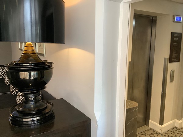 Picture of a lamp and a lift