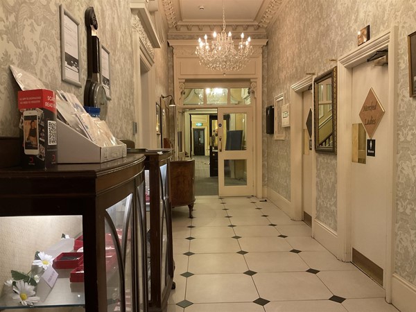 Passage and hotels lift