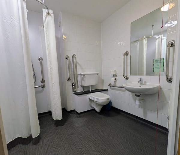 Image of the ensuite wet room