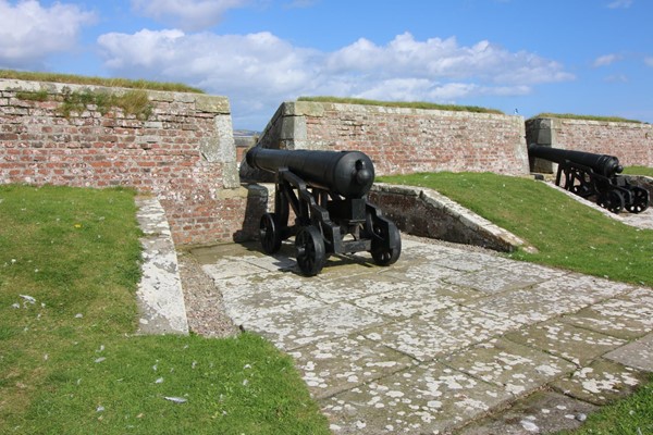 Picture of a canon at Fort George