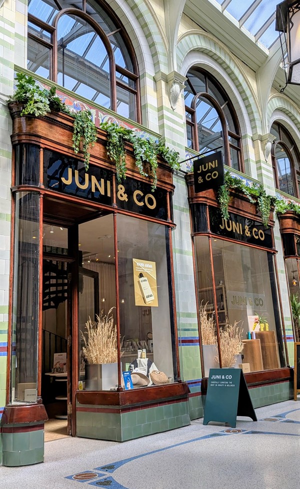 Image of shopfront with step-free access