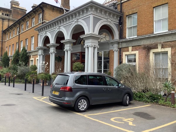 Picture of Oatlands Park Hotel, Weybridge parking