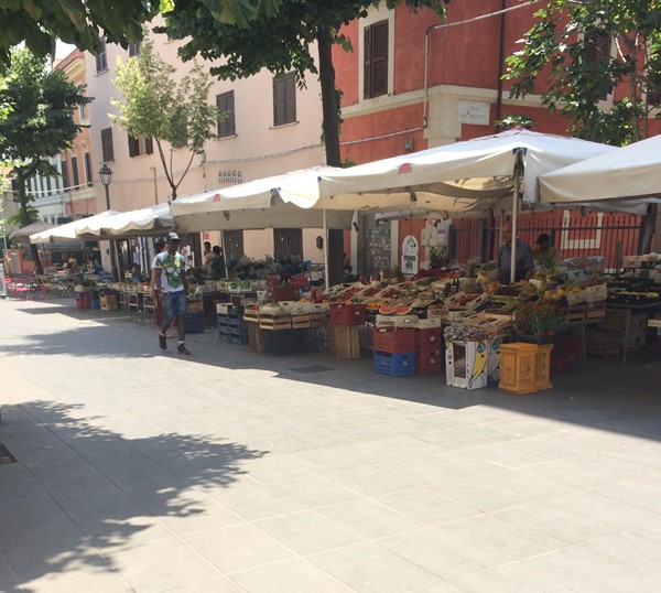 Photo of the market and smooth paving.